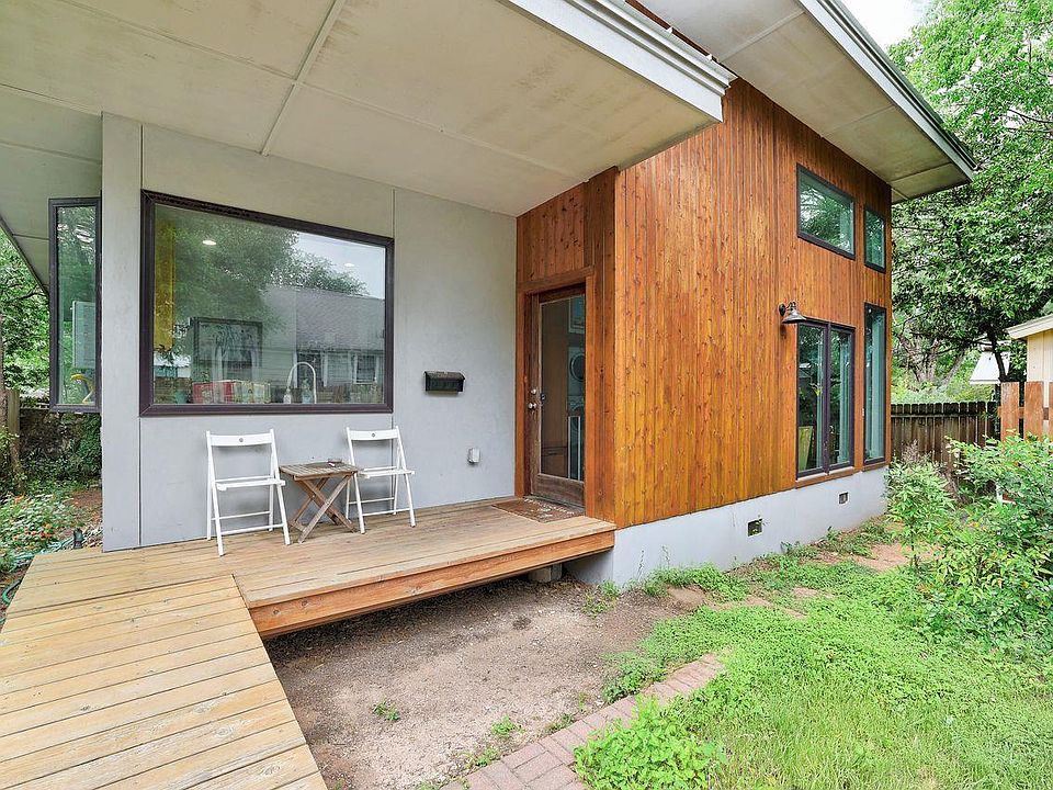 1st image of 809 E 44th St