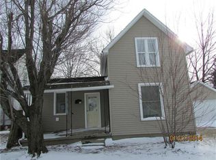 38 W Vine St, Canton, IL 61520