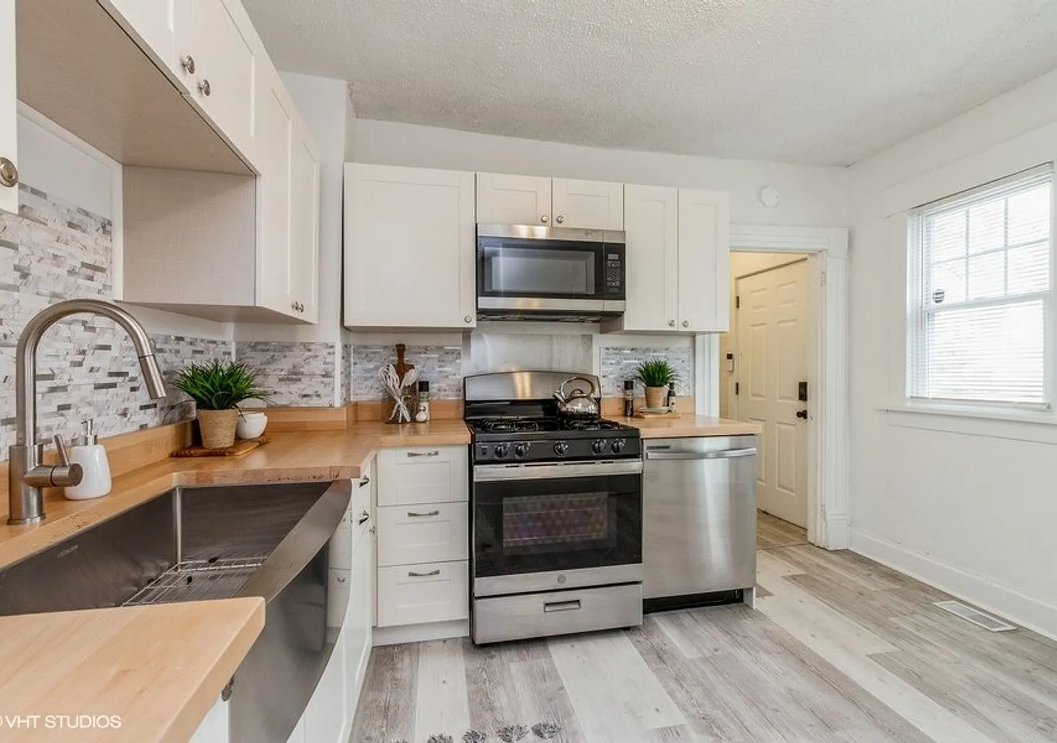 Three Bedroom House — Photo 3
