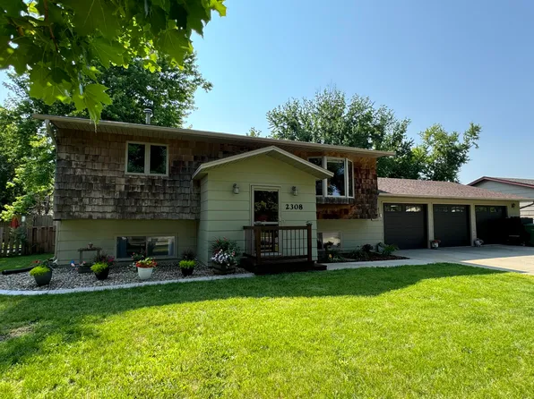 2308 Ohio Ave SW, Huron, SD 57350