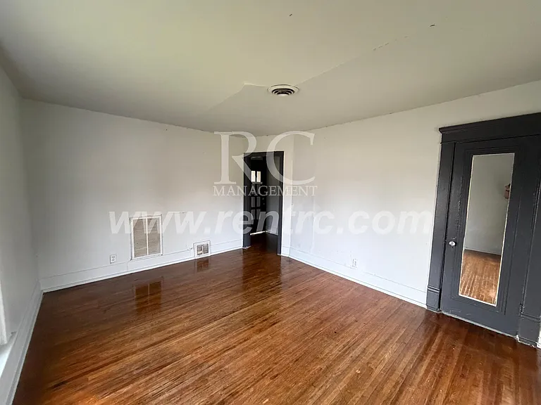 1602-2 E Main St — Photo 6