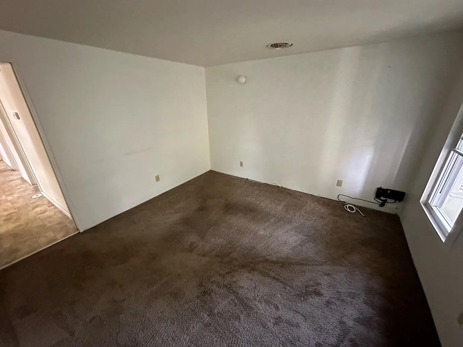 2 bed, 1000 sqft, $1,300 — Photo 4