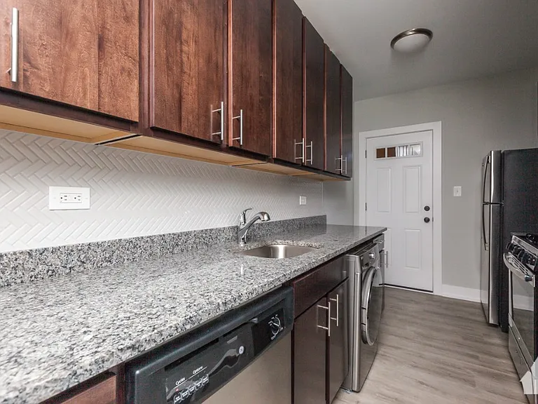 715 W Brompton Ave #2 — Photo 13