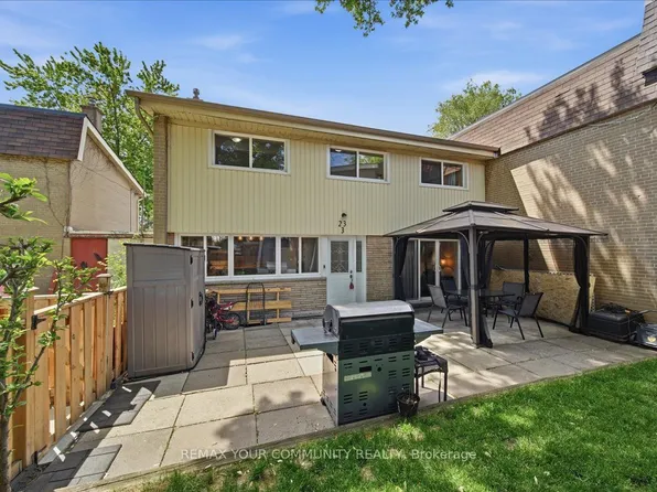 23 Brookwell Dr #3, Toronto, ON M3M 2X9