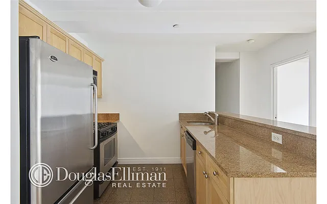 Rented by Douglas Elliman | media 14