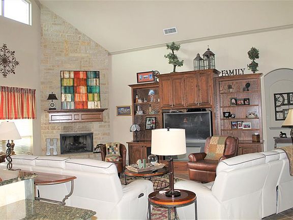 3rd image of 144 Stoneleigh Dr