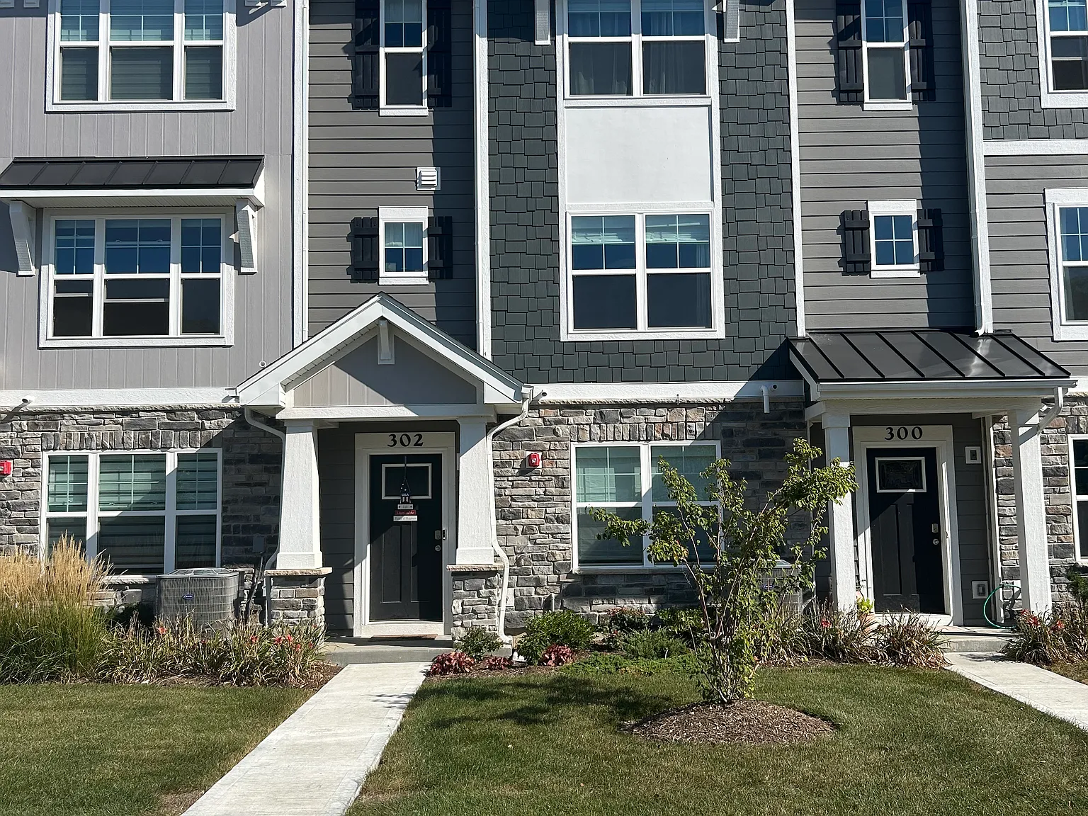 3 bed, 2.5 bath, 1827 sqft, $4,200 — Photo 1