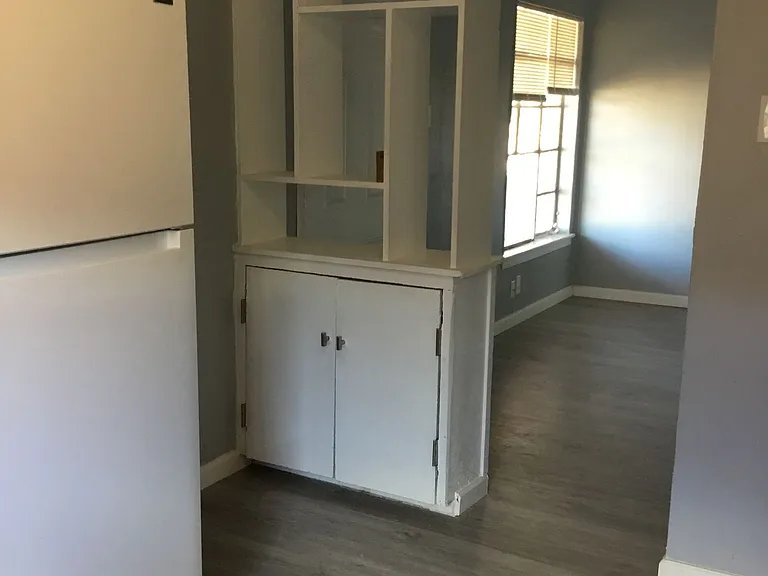 610 S Leggett Dr — Photo 2