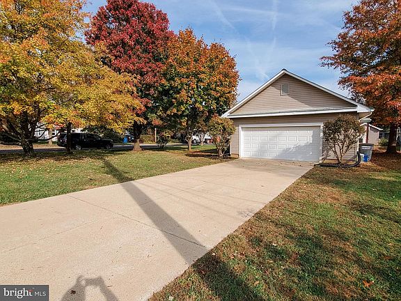 5th image of 7417 Howard Ct
