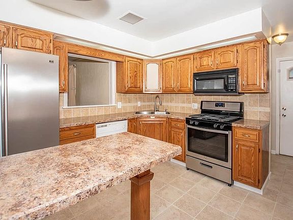 2nd image of 3912 Claridge Dr