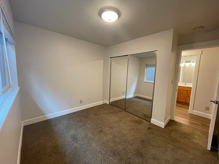 319 102nd Ave SE #19 — Photo 8