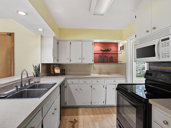 5th image of 2071 Lindy Ave