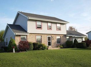 N48W14103 Brook Falls Dr, Menomonee Falls, WI 53051