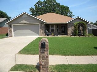 809 N 26th St, Rogers, AR 72756