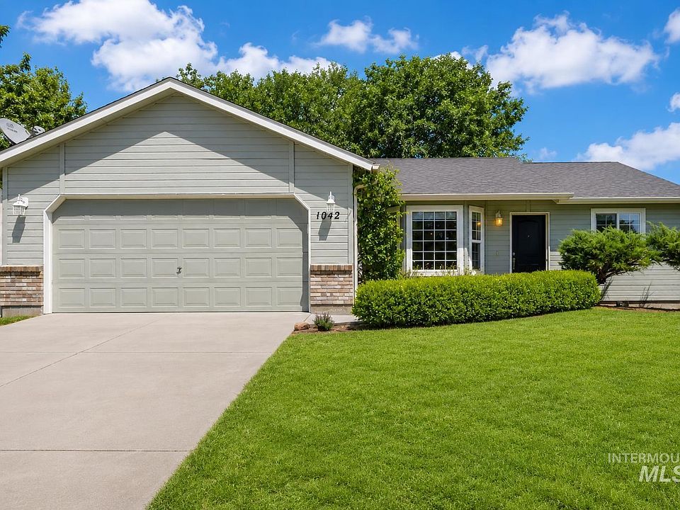 1st image of 1042 N Stonehenge Way