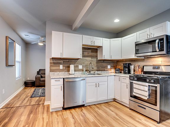 5th image of 536 Forest Ave APT 1