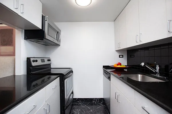 Rented by Global Realty Opportunities | media 17