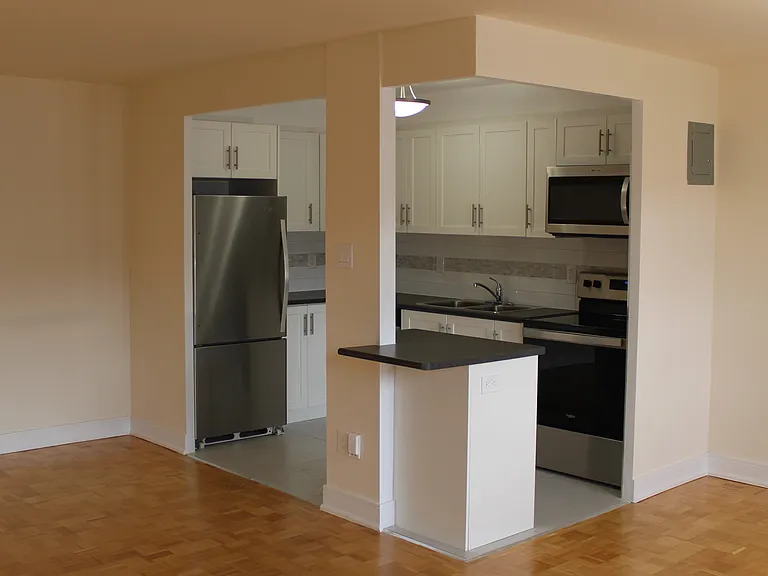 7471 Yonge St — Photo 27