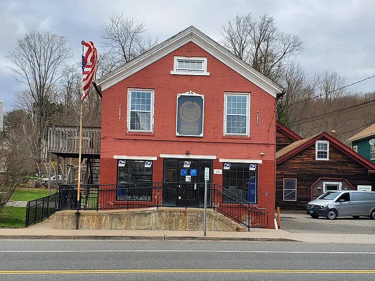 696 Main St #3 — Photo 11