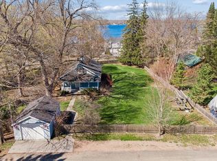 3142 Brooks Ln, Wayzata, MN 55391