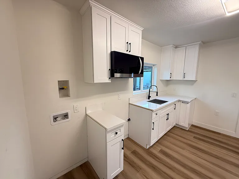 1012 W Vesta St #B — Photo 3