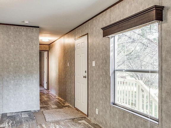 3rd image of 810 Crow Ct