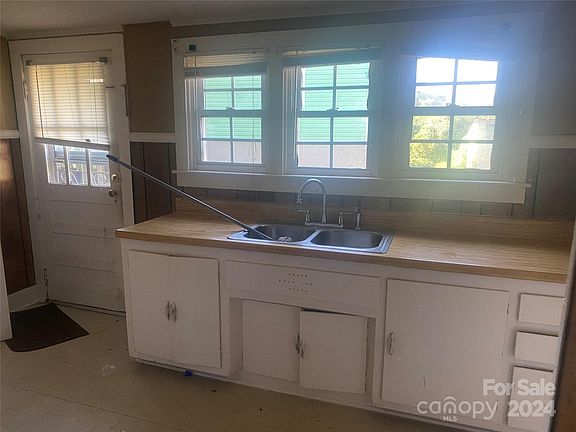 5th image of 1812 Hilltop Cir