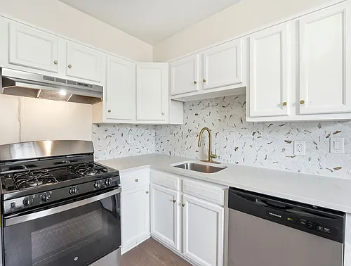 120 Webster Ave Photo 1