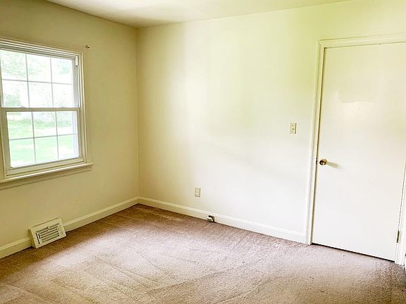 5th image of 1311 Davis Ln