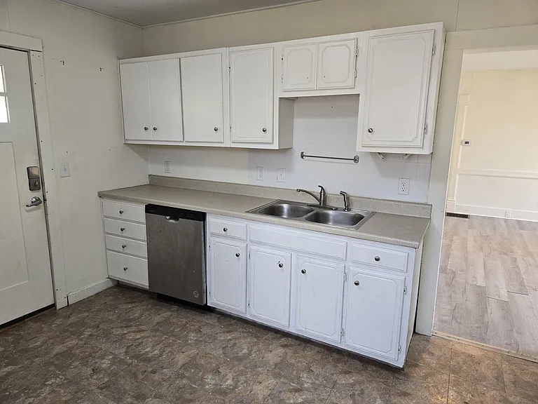102 Emerson St — Photo 11