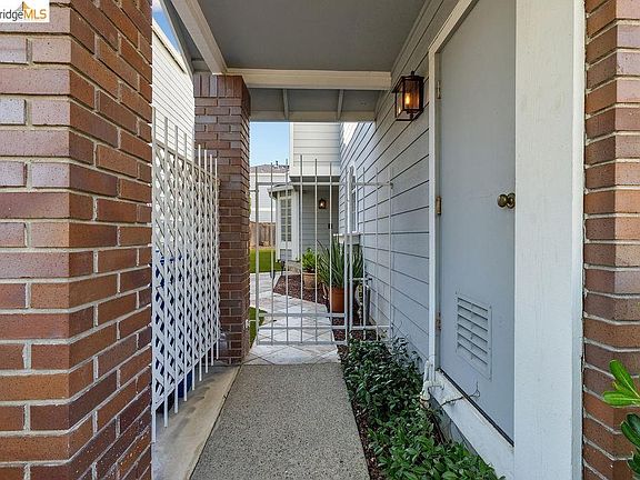 4th image of 724 Winterside Cir