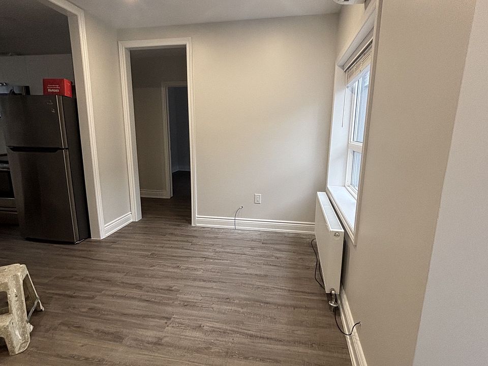1st image of 3289 Lakeshore Rd W #2