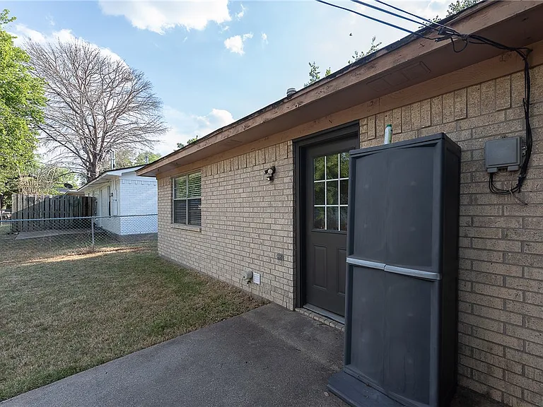 3917 Olive St #B — Photo 11