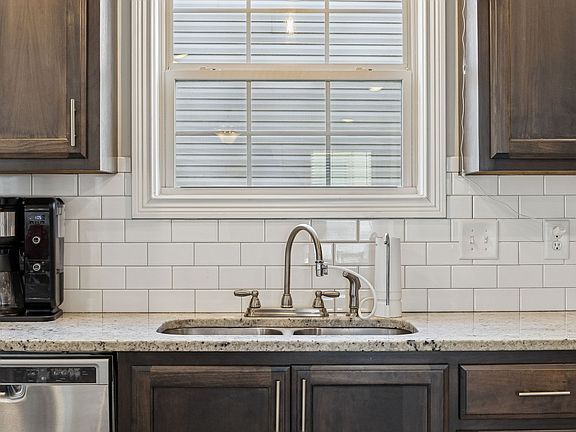 5th image of 748 Jodine Ann Dr