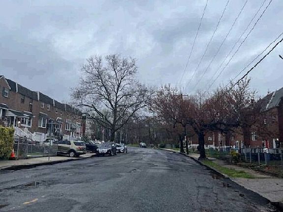 Exterior Neighborhood (street photo)