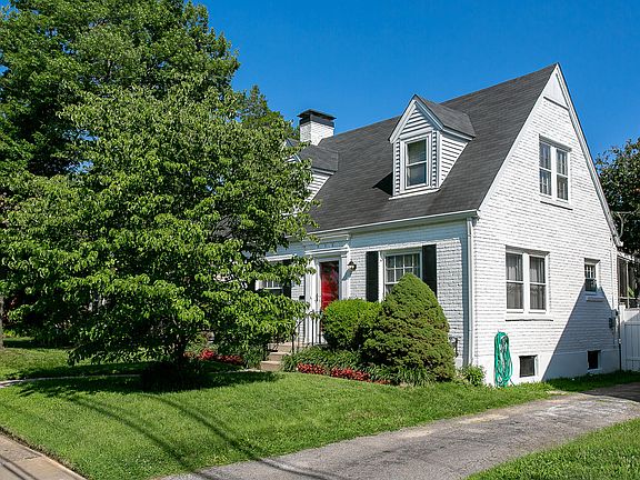 2nd image of 936 Hess Ln