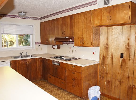 4th image of 8 Stanford Dr