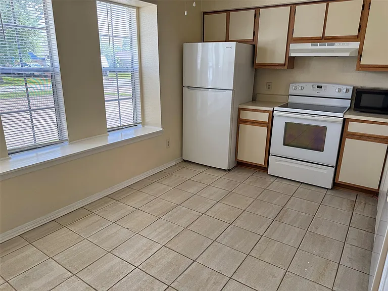 6604 Tamar Dr — Photo 5