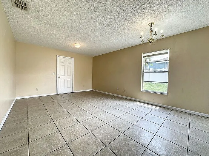 2 bed, 1.0 bath, 796 sqft, $1,350 — Photo 3