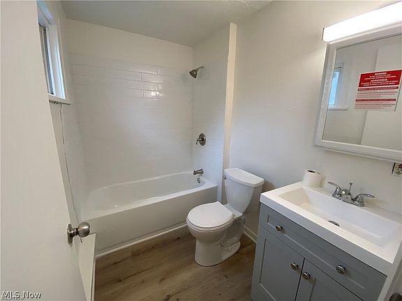 4th image of 4422 Bucyrus Ave #2