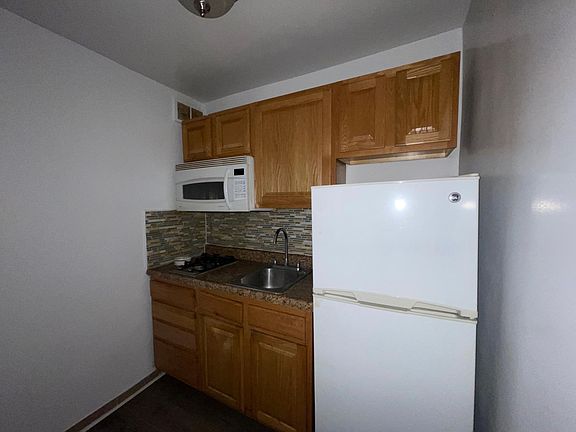 5th image of 3625 Parsons Blvd APT 5F