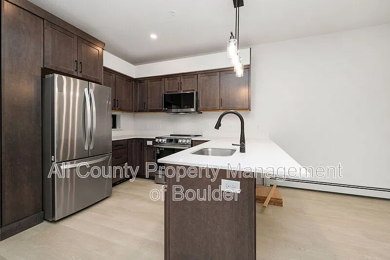 1 bed, 1.0 bath, 427 sqft, $2,100 — Photo 2