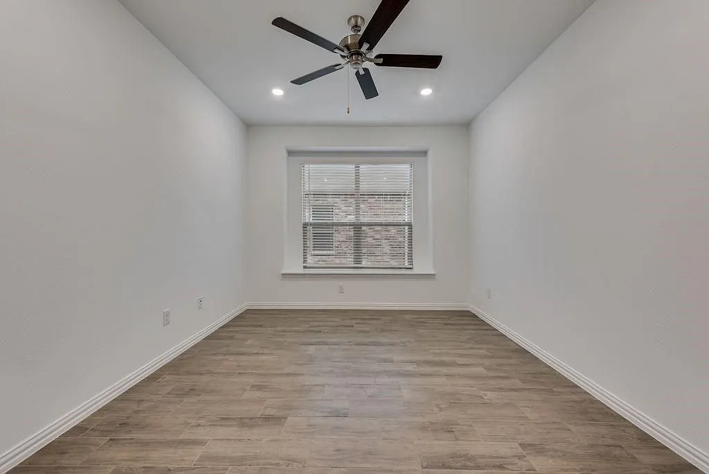 5 bed, 2371 sqft, $3,500 — Photo 2