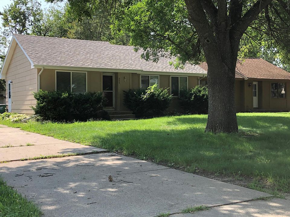 1st image of 205 Forest St
