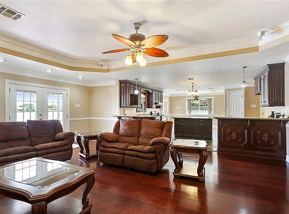 4th image of 7121 Cove Dr