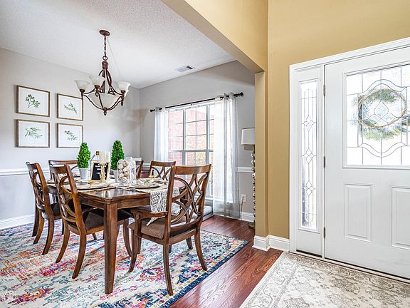5th image of 205 Sugarloaf Cir