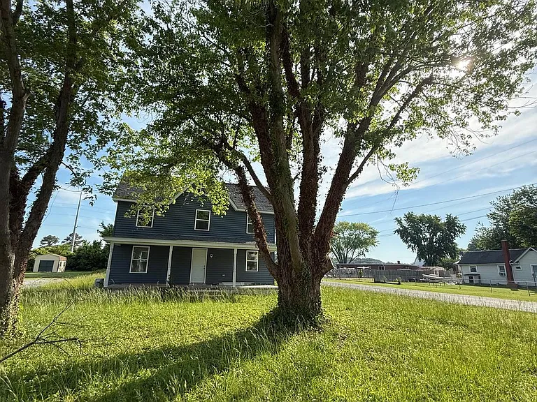 3809 Main St — Photo 2