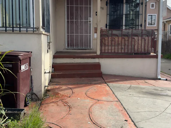 2218 Seminary Ave #A, Oakland, CA 94605