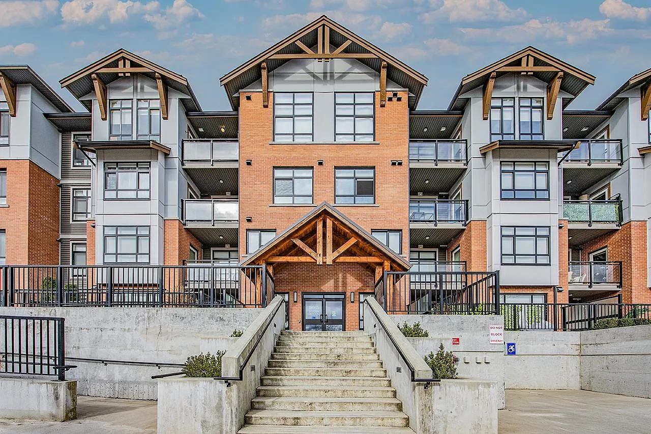 19945 Brydon Cres #318 photo 1