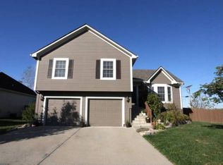 844 N Cottonwood St, Gardner, KS 66030